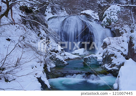 Winter scenery of Sekiyama Falls flowing down between snow-covered rocks Ver2 Winter scenery of Sekiyama Falls flowing down between snow-covered rocks Ver2 121007445