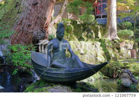 Statue of Avalokitesvara on a boat made from a leaf from the vision of Zen Master Dogen Zenji near the entrance to Daihonzan Eiheiji Temple near Fukui Japan Statue of Avalokitesvara on a boat made from a leaf from the vision of Zen Master Dogen Zenji near the entrance to Daihonzan Eiheiji Temple near Fukui Japan 121007759