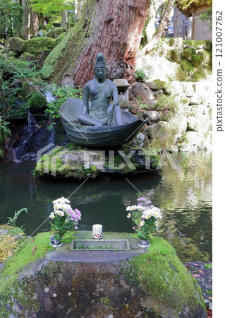 Statue of Avalokitesvara on a boat made from a leaf from the vision of Zen Master Dogen Zenji near the entrance to Daihonzan Eiheiji Temple near Fukui Japan Statue of Avalokitesvara on a boat made from a leaf from the vision of Zen Master Dogen Zenji near the entrance to Daihonzan Eiheiji Temple near Fukui Japan 121007762