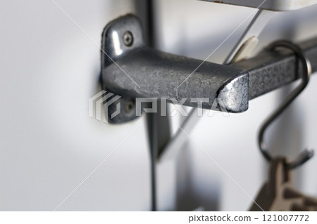 Water stains in the bathroom: There is a lot of white water stains on the towel rack 121007772
