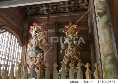 The statues of the four heavenly kings in the Sanmon Gate of the Daihonzan Eiheiji temple near Fukui Japan 121008675