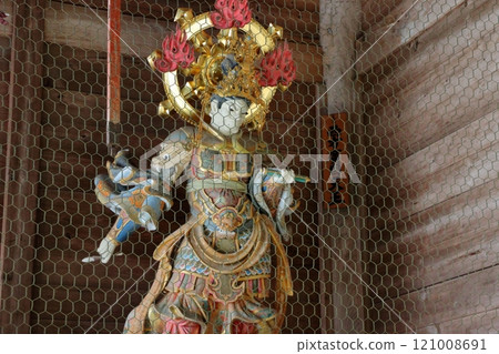 The statues of the four heavenly kings in the Sanmon Gate of the Daihonzan Eiheiji temple near Fukui Japan 121008691