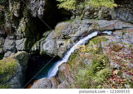 Mitarai Valley (Tenkawa Village, Nara Prefecture) 121009535