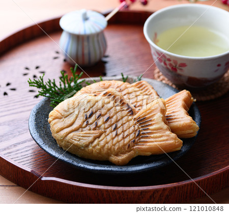 Taiyaki, a classic Japanese sweet 121010848
