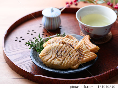 Taiyaki, a classic Japanese sweet Taiyaki, a classic Japanese sweet 121010850