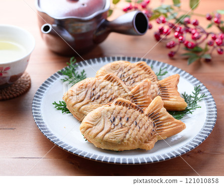 Taiyaki, a classic Japanese sweet Taiyaki, a classic Japanese sweet 121010858