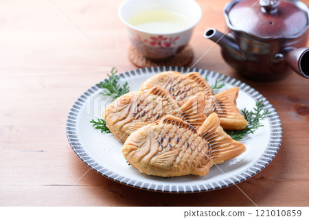 Taiyaki, a classic Japanese sweet Taiyaki, a classic Japanese sweet 121010859