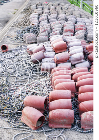 Octopus Pots in Akashi Strait (Awaji City, Hyogo Prefecture) 121010960