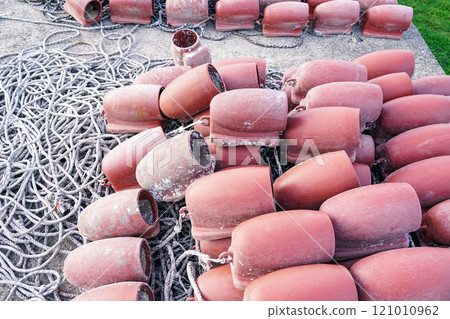 Octopus Pots in Akashi Strait (Awaji City, Hyogo Prefecture) 121010962