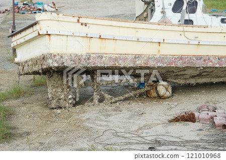 Octopus Pots in Akashi Strait (Awaji City, Hyogo Prefecture) 121010968