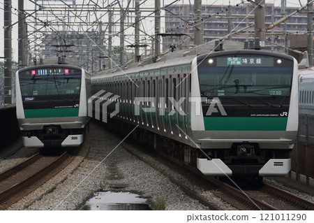 埼京線 E233 系 7000 系在浮間船渡相互交錯 埼京線 E233 系 7000 系在浮間船渡相互交錯 121011290