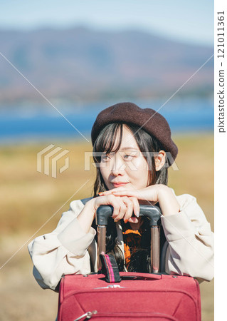 Women's trip: Young woman carrying a carry bag Women's trip: Young woman carrying a carry bag 121011361