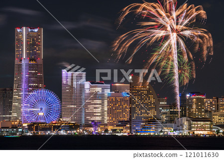 Fireworks over the night view of Yokohama Minato Mirai (Yokohama Sparkling Twilight) Fireworks over the night view of Yokohama Minato Mirai (Yokohama Sparkling Twilight) 121011630