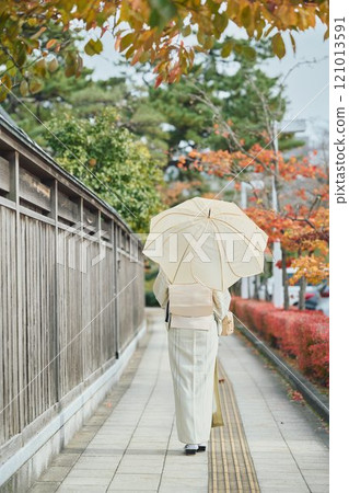 A woman in kimono with an umbrella 121013591