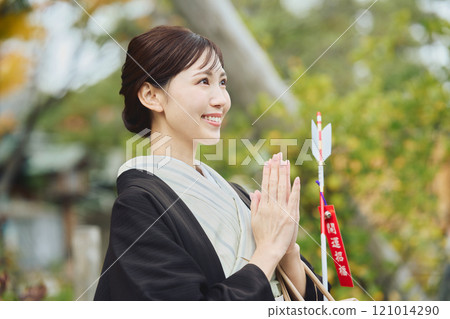 一個女人去參觀 一個女人去參觀 121014290