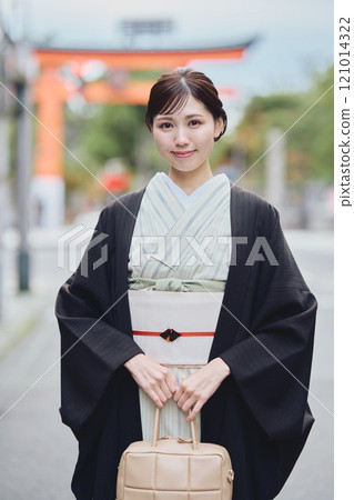 一個穿著和服的女人 121014322