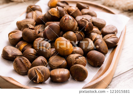 A scene where sweet nights are emotionally plated 121015881