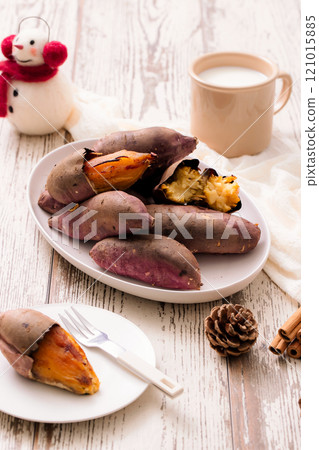 Warm sweet potatoes and winter themed plating Warm sweet potatoes and winter themed plating 121015885