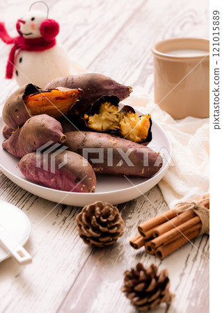 Warm sweet potatoes and winter themed plating Warm sweet potatoes and winter themed plating 121015889