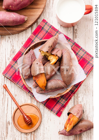Warm sweet potatoes and winter themed plating Warm sweet potatoes and winter themed plating 121015894