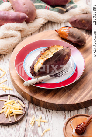 Warm sweet potatoes and winter themed plating 121015895