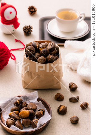 A scene where sweet nights are emotionally plated A scene where sweet nights are emotionally plated 121015900