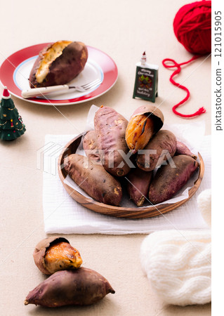 Warm sweet potatoes and winter themed plating Warm sweet potatoes and winter themed plating 121015905