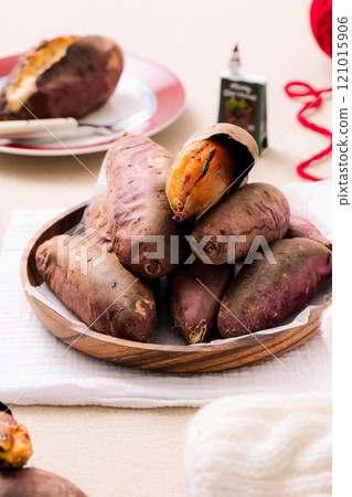 Warm sweet potatoes and winter themed plating Warm sweet potatoes and winter themed plating 121015906