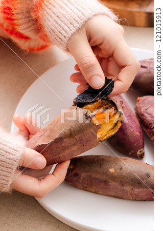 Warm sweet potatoes and winter themed plating 121015913