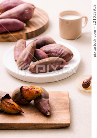 Warm sweet potatoes and winter themed plating 121015918