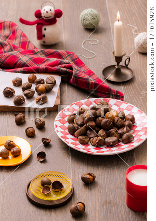 Chestnuts plated with a winter concept Chestnuts plated with a winter concept 121015928
