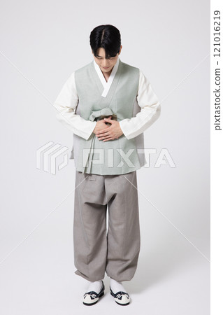 A young man wearing a hanbok, standing with the correct posture and greeting people 121016219
