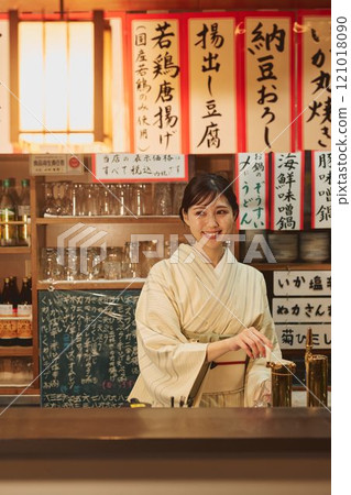 A beautiful izakaya hostess wearing a kimono. Photo courtesy of Osado Tamura. A beautiful izakaya hostess wearing a kimono. Photo courtesy of Osado Tamura. 121018090