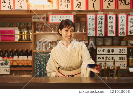 A beautiful izakaya hostess wearing a kimono. Photo courtesy of Osado Tamura. A beautiful izakaya hostess wearing a kimono. Photo courtesy of Osado Tamura. 121018098