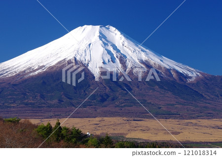 Fuji in winter as seen from Nijumagari Pass 121018314