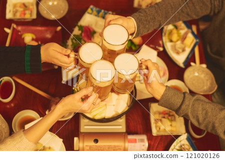 敬酒的婦女攝影合作：田村大佐 121020126