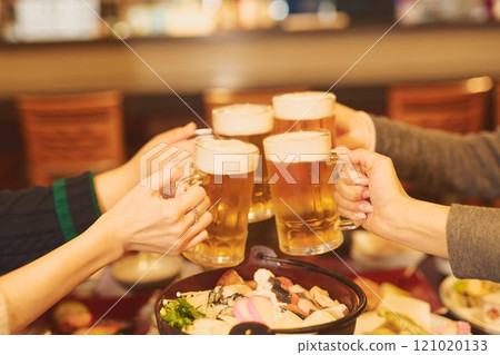 敬酒的婦女攝影合作：田村大佐 121020133