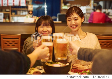 敬酒的婦女攝影合作:田村大佐 敬酒的婦女攝影合作:田村大佐 121020147