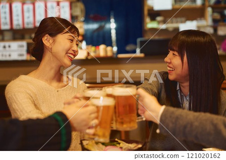 敬酒的婦女攝影合作：田村大佐 121020162