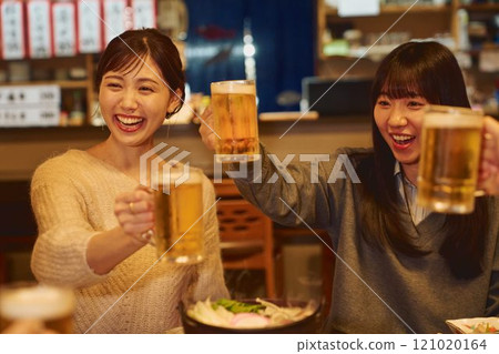 敬酒的婦女攝影合作：田村大佐 121020164