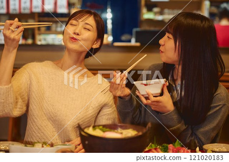 表情美味吃飯的女人攝影合作：田村大佐。 121020183