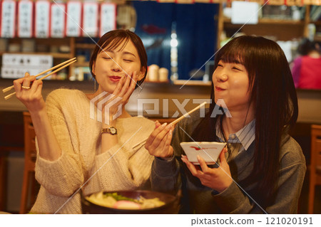 A woman eating rice with a delicious expression. Photo courtesy of Osado Tamura. 121020191