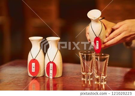 Sake cups and glasses, photo cooperation: Osado Tamura 121020223