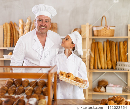 Dad and little daughter work sell in family bakery shop Dad and little daughter work sell in family bakery shop 121022864