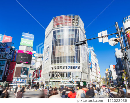 Shibuya station square scramble crossing 121022986