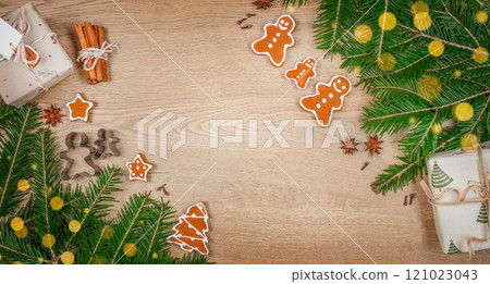 Christmas wooden background with gingerbread cookies and Christmas gift box. top view. copy space 121023043