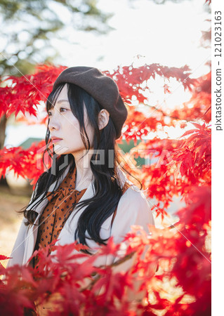 秋葉和一位小姐 121023163