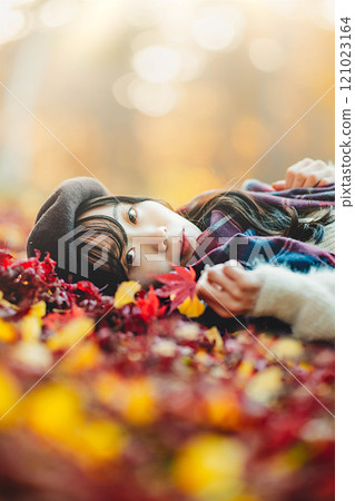秋葉和一位小姐 121023164