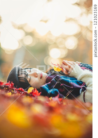 秋葉和一位小姐 121023169