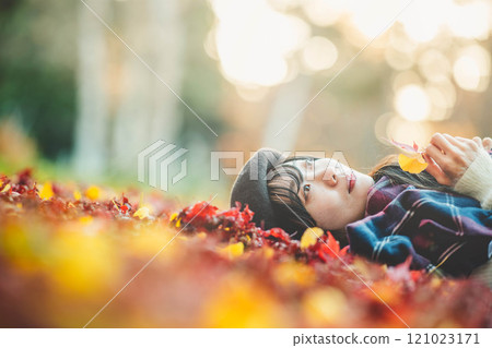 秋葉和一位小姐 121023171